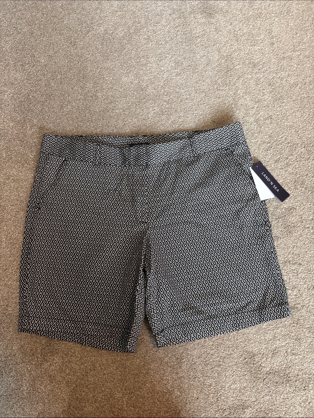 Land’N Sea Women’s black/white patterned shorts size 16